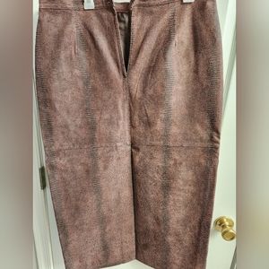 Snakeskin look leather skirt w slit size 18